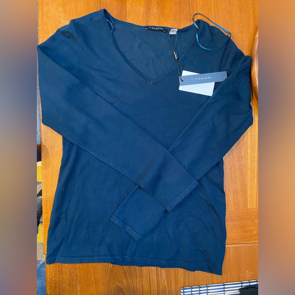 Tahari knit v-neck